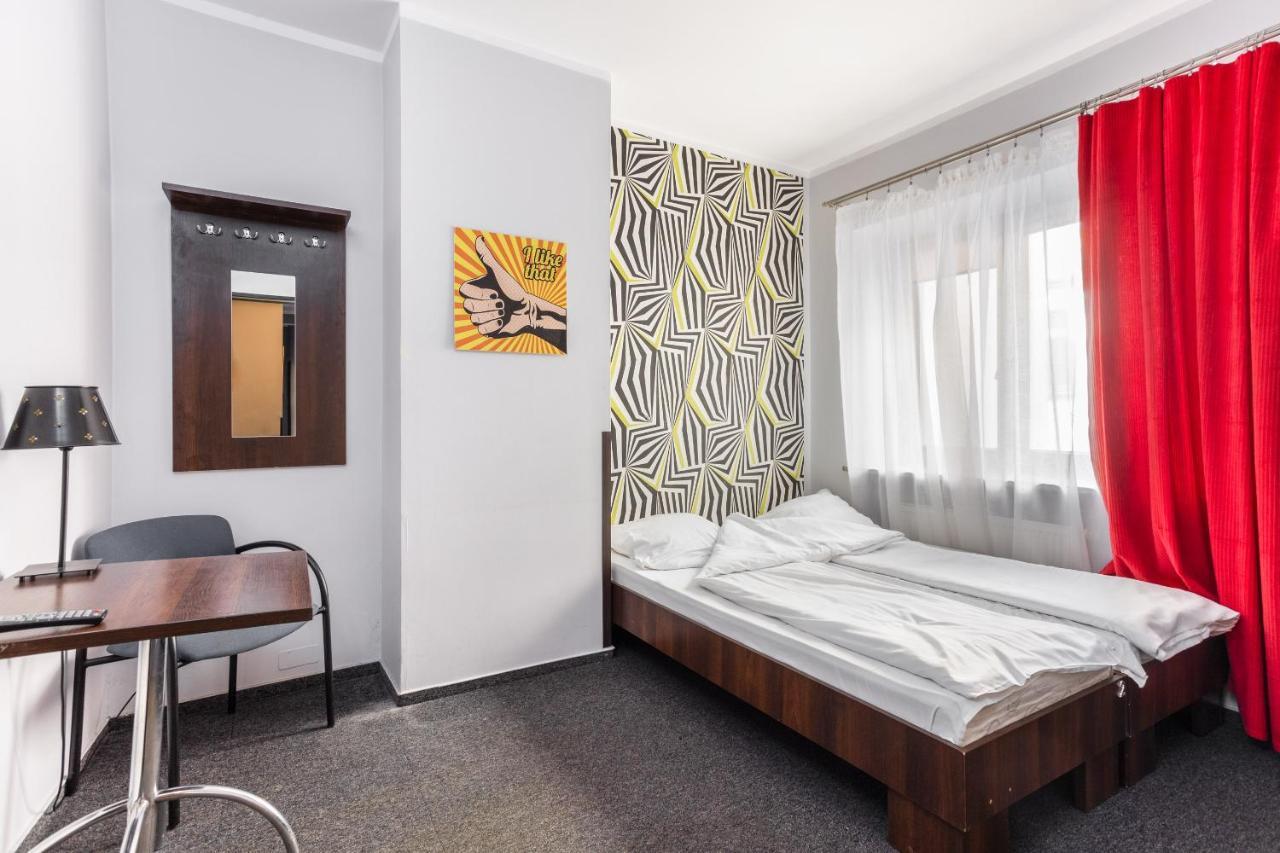 Shick Hostel Wrocław Dış mekan fotoğraf