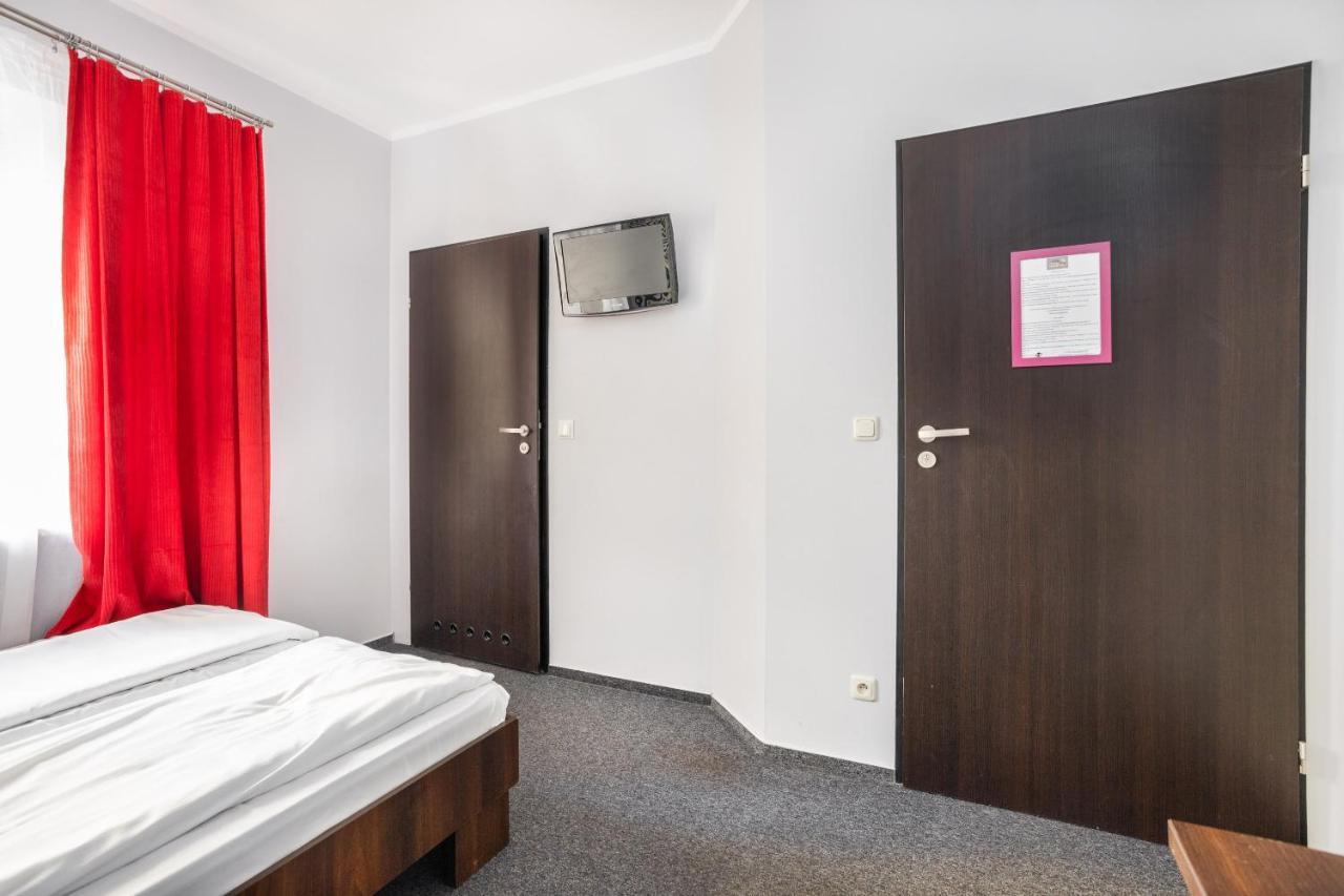 Shick Hostel Wrocław Dış mekan fotoğraf